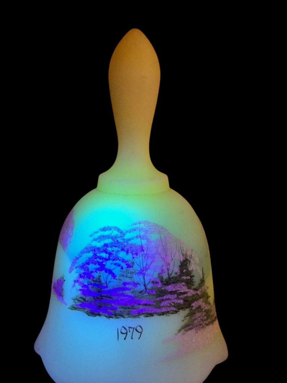 Fenton Custard Uranium Glass Christmas Bell Satin Limited Edition 1979 Hand Pain